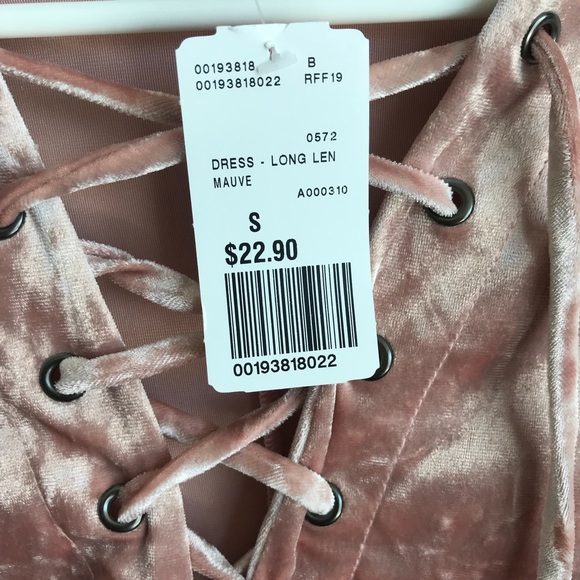 NEW!! FOREVER 21  velvet  dress. - Picture 2 of 4